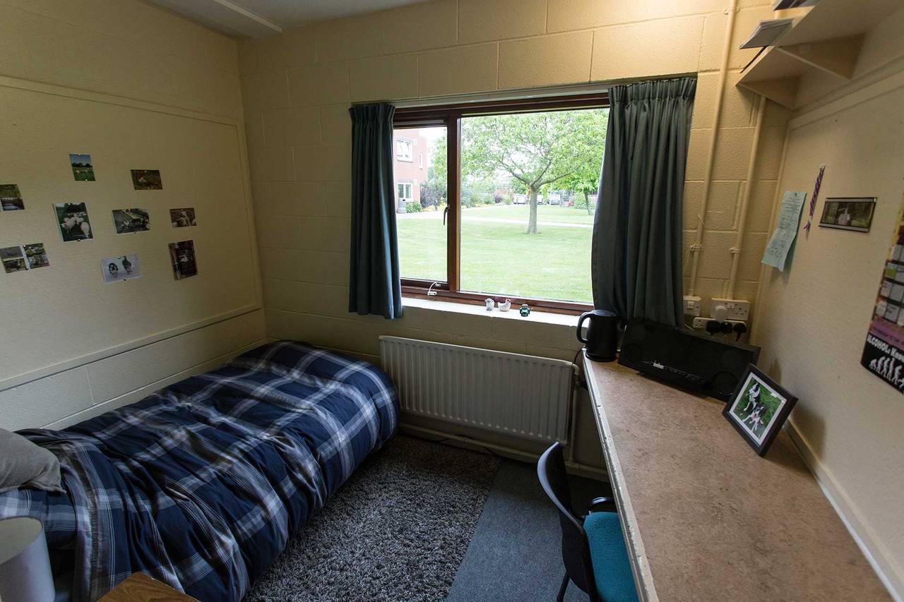 Gloucester room 20